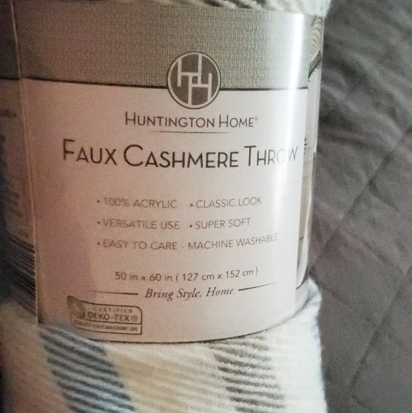 Huntington Home Faux Cashmere Blanket Brand New. - Picture 2 of 5